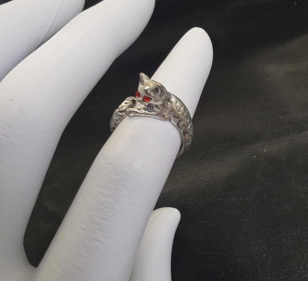 Silver-tone Cat Ring with Red Eyes